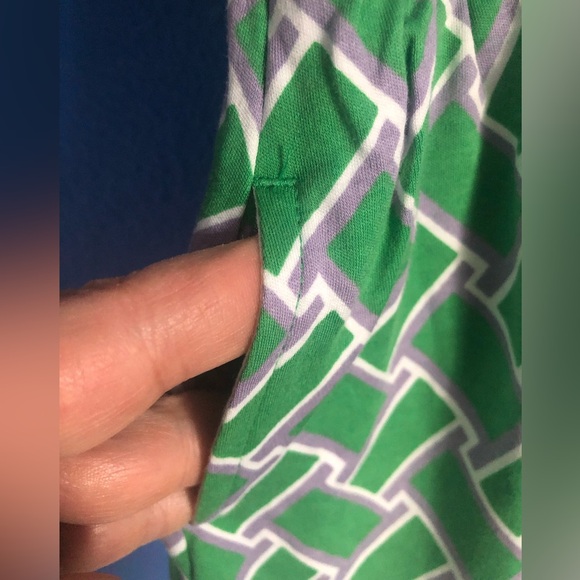 Diane Von Furstenberg Patterned Wrap Dress. Classic Style. Green/Lilac. SZ 18M. - Picture 5 of 9